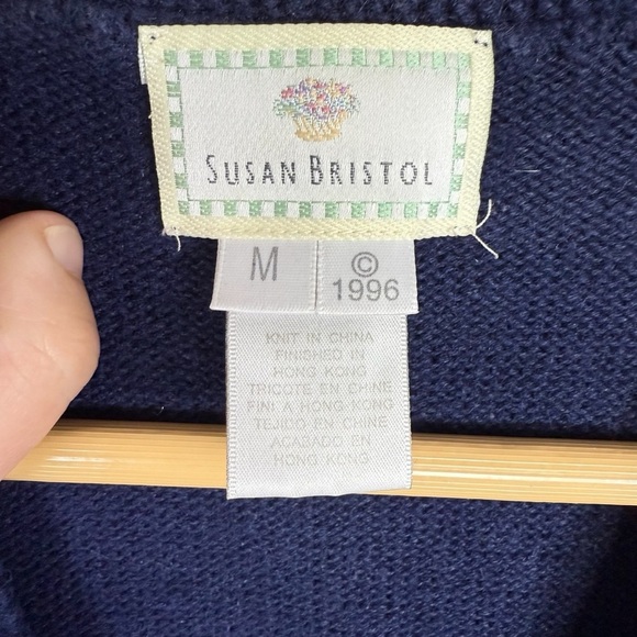 VINTAGE 90s Susan Bristol Hand Embroidered Floral Sweater Vest Navy Multi M - Picture 9 of 10